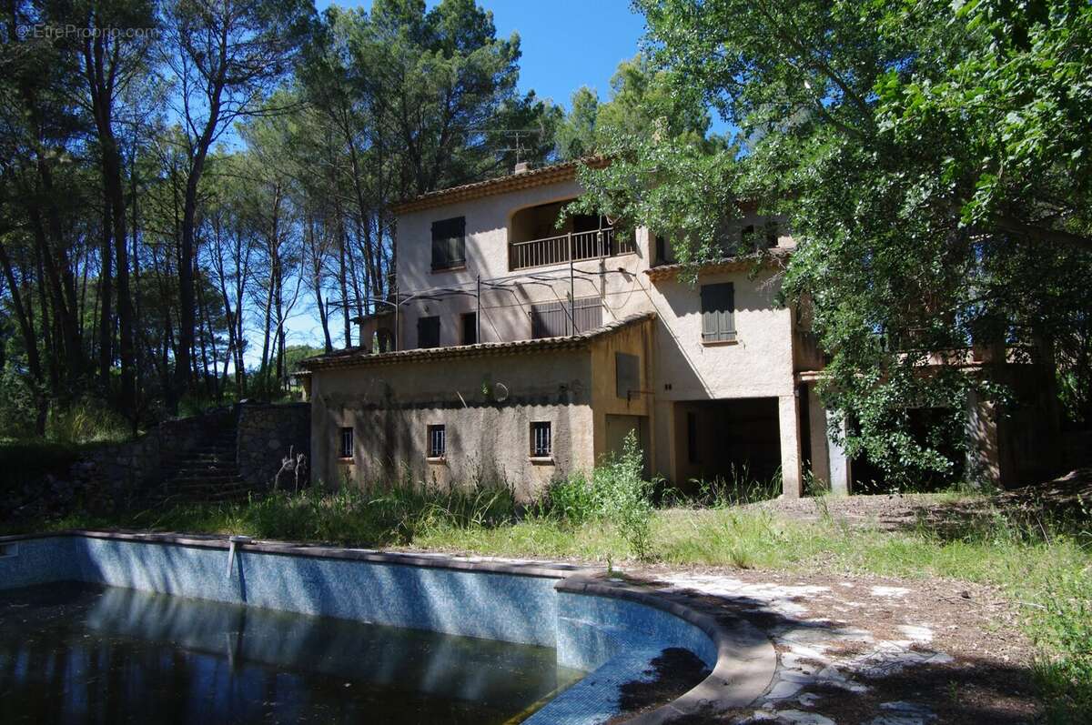 Maison à VILLECROZE