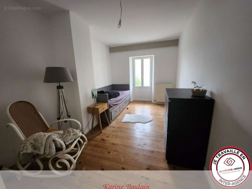 Maison à AMBARES-ET-LAGRAVE