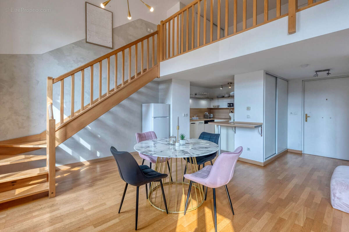Exclusivité - GRENOBLE CASERNE DE BONNE- T3 Duplex et stationnement - photo 14