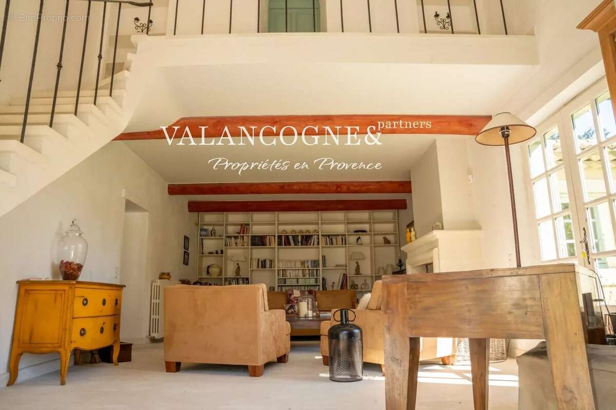 Mas Provençal de Charme avec Piscine et Tennis à Vendre - photo 12