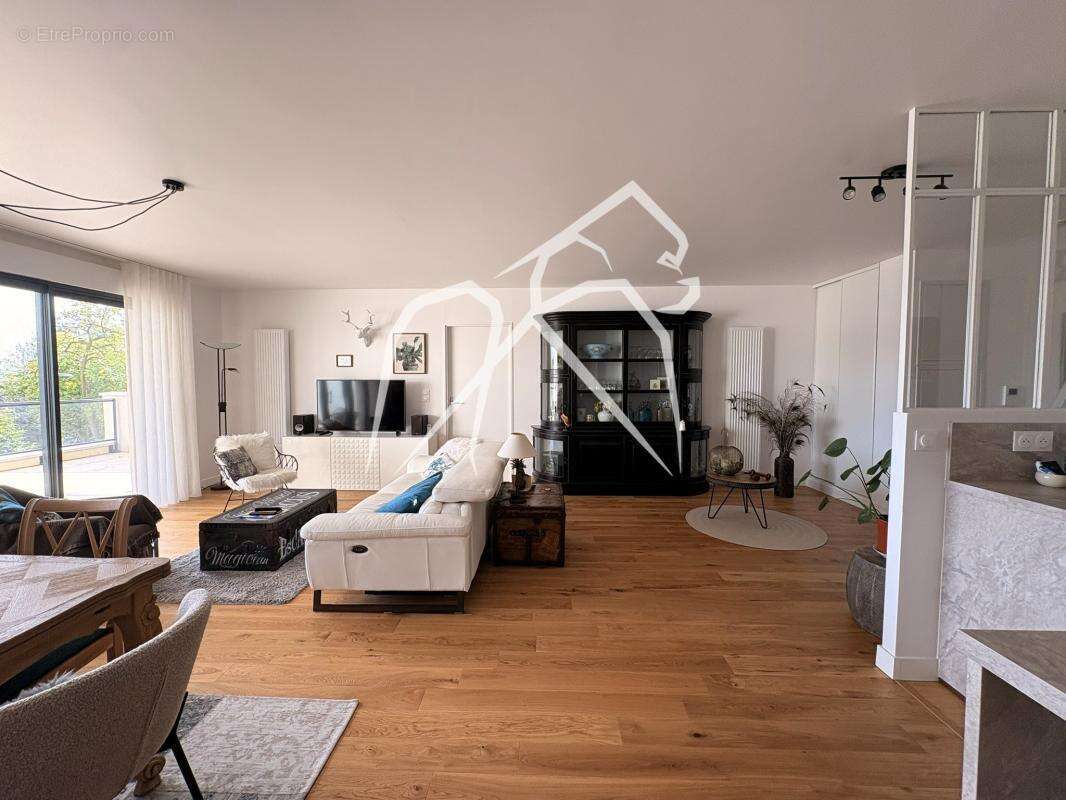 Appartement à MONT-SAINT-AIGNAN