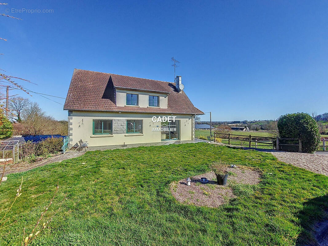 Maison à LA LUCERNE-D&#039;OUTREMER