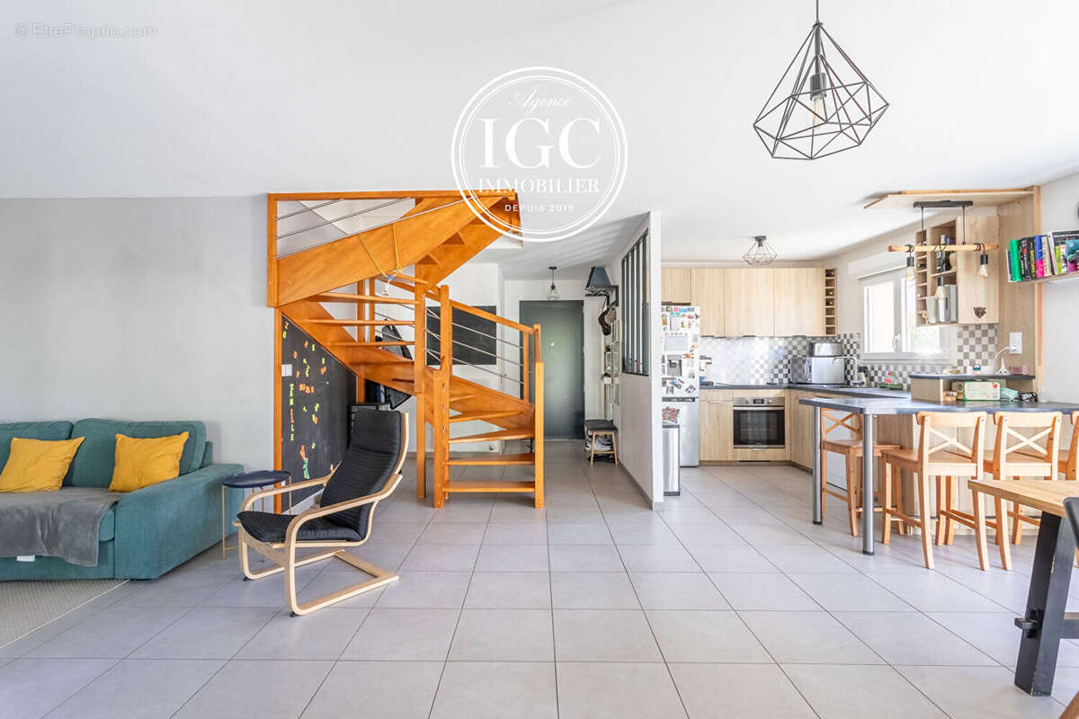 Maison à ENSUES-LA-REDONNE