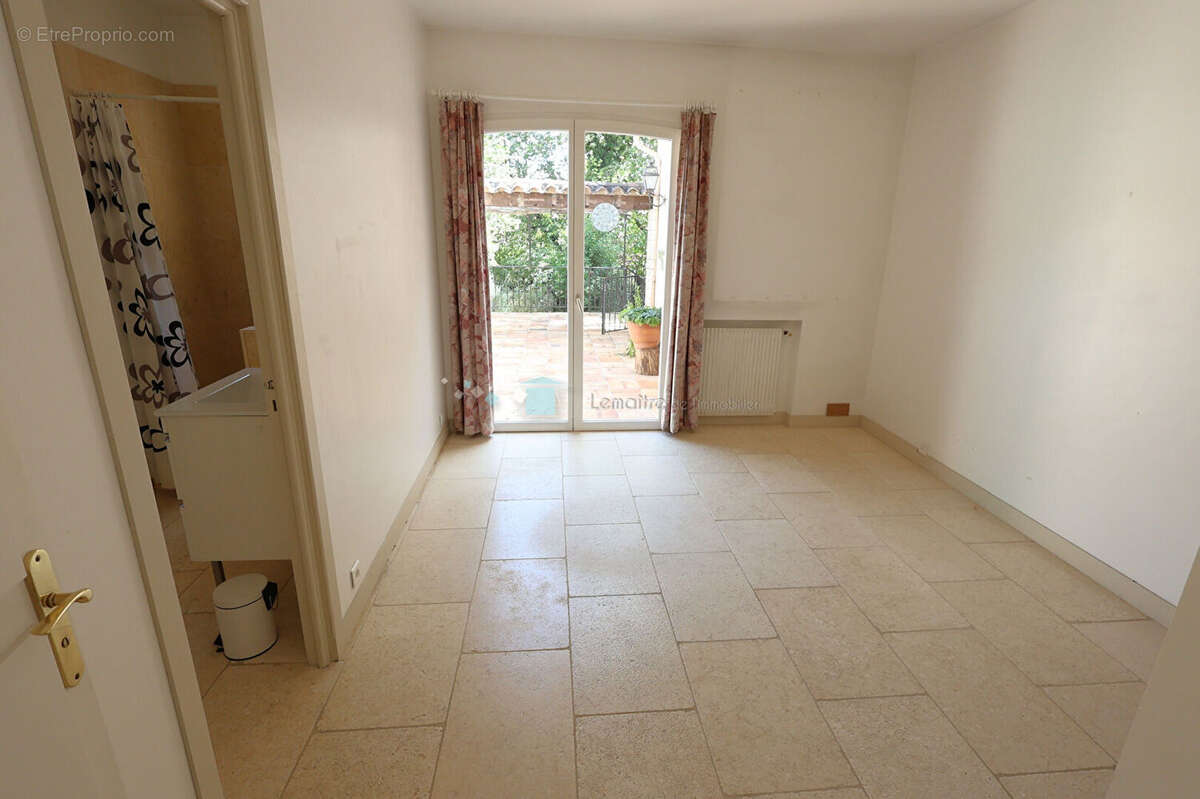 Maison à SAINT-CEZAIRE-SUR-SIAGNE