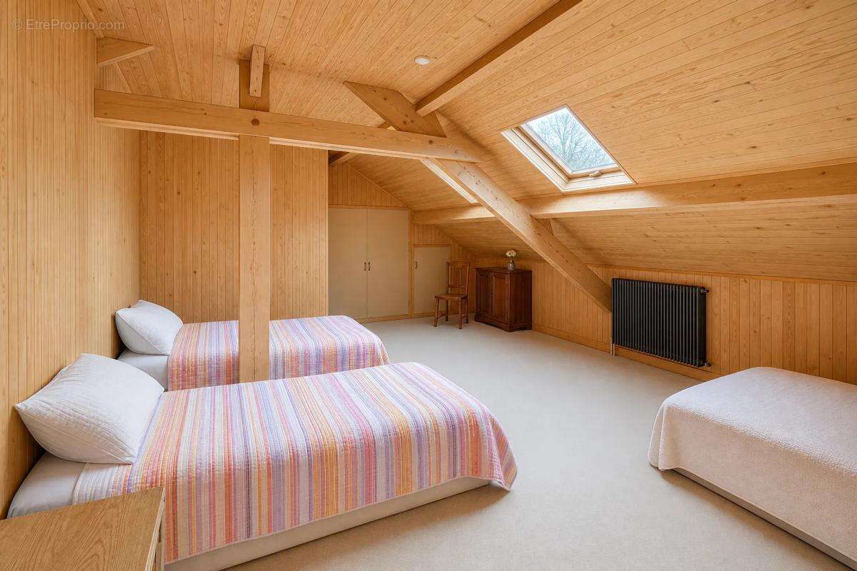 Majestueuse Maison Familiale de 303m², 2ha de Parc - photo 11