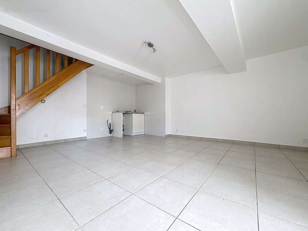 Appartement à SAINT-JEAN-DE-BOURNAY