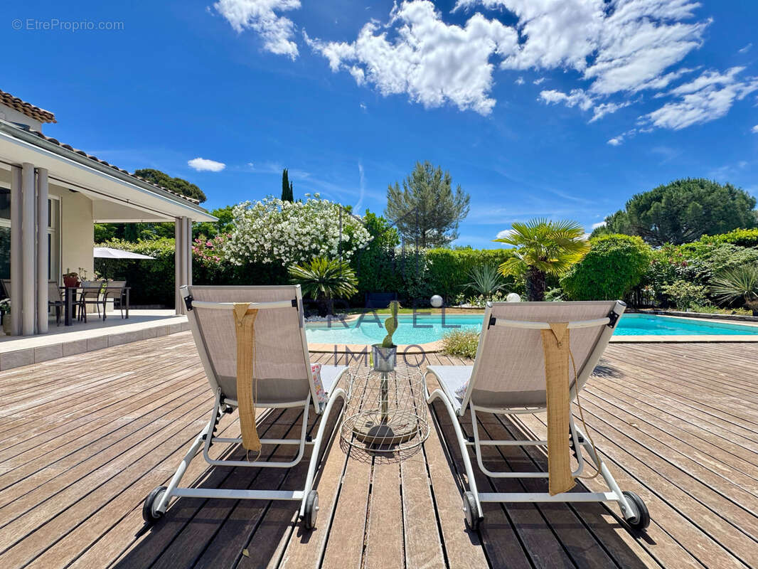 Élégante villa d'architecte T5 de 169 m2 avec piscine - photo 9