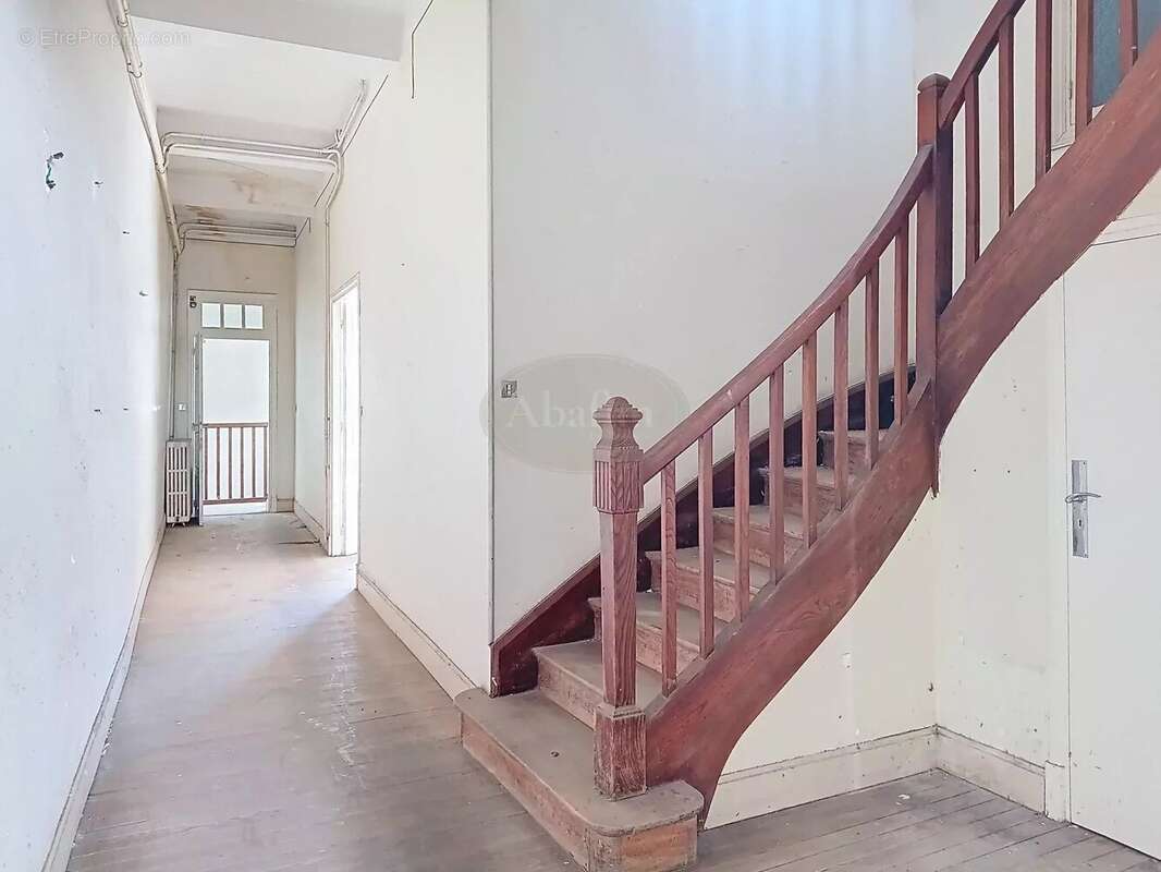 Appartement et local commercial - photo 8