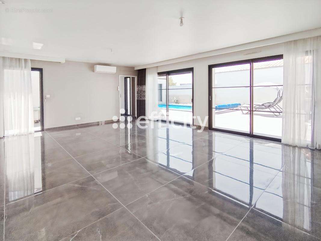 Maison 150 m² à Dompierre-Sur-Mer  - photo 4