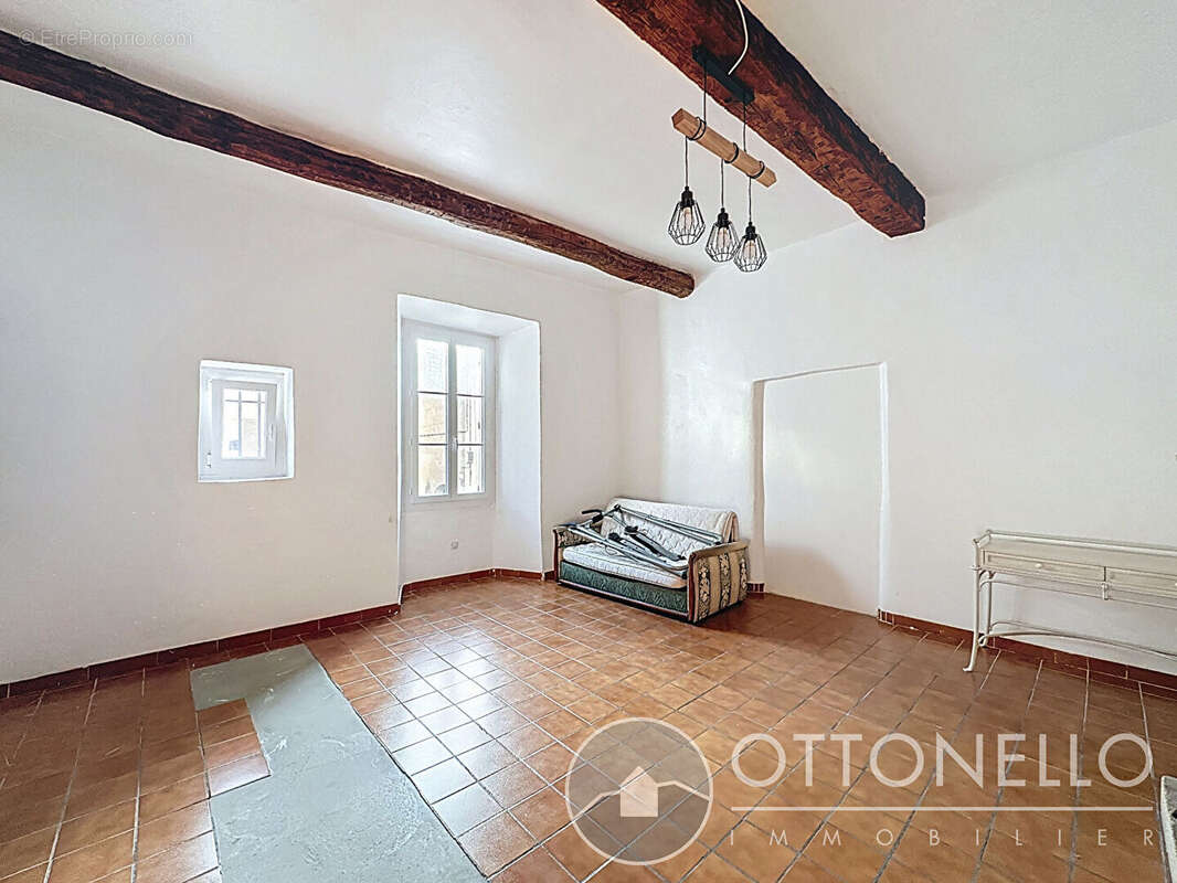 Appartement à ROQUEBRUNE-SUR-ARGENS