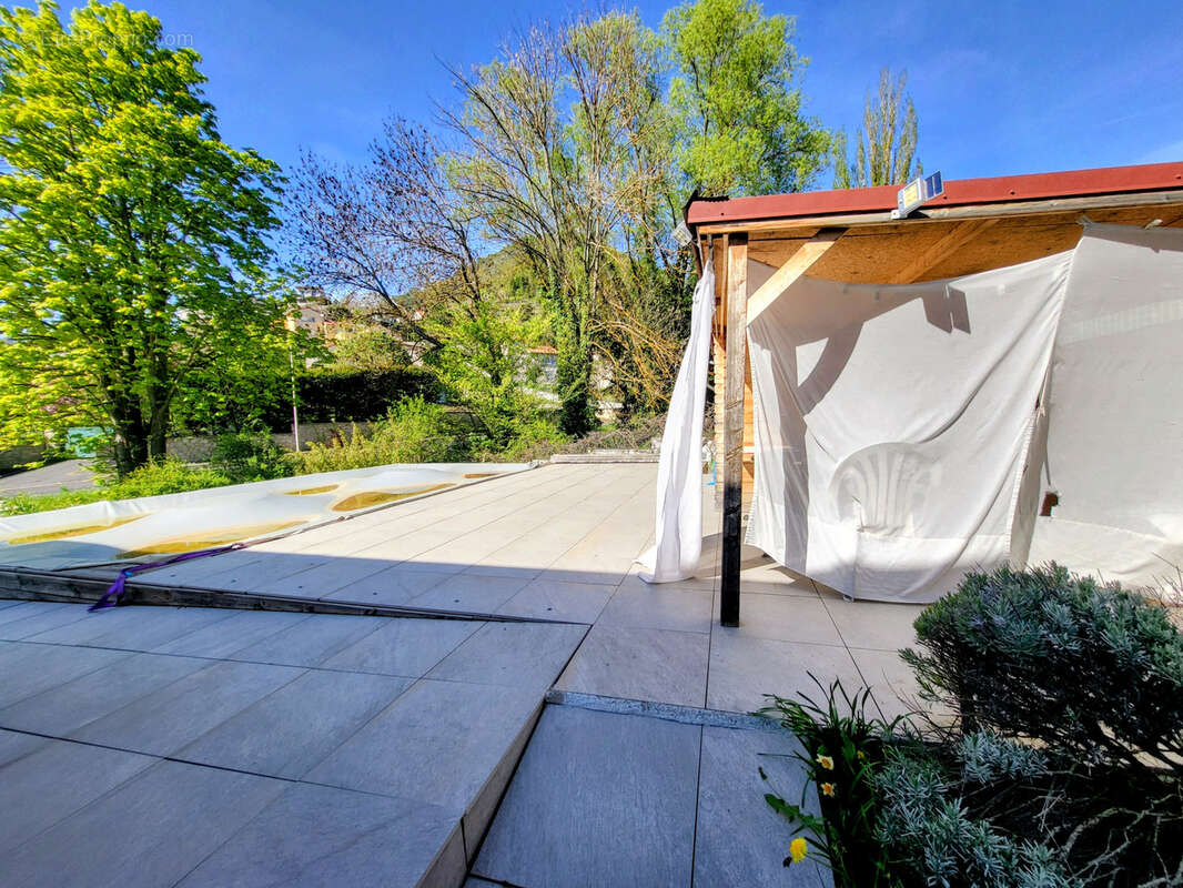 Maison à BRIVES-CHARENSAC