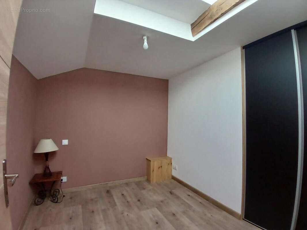 bed 2 - Maison à SAINT-SAUD-LACOUSSIERE