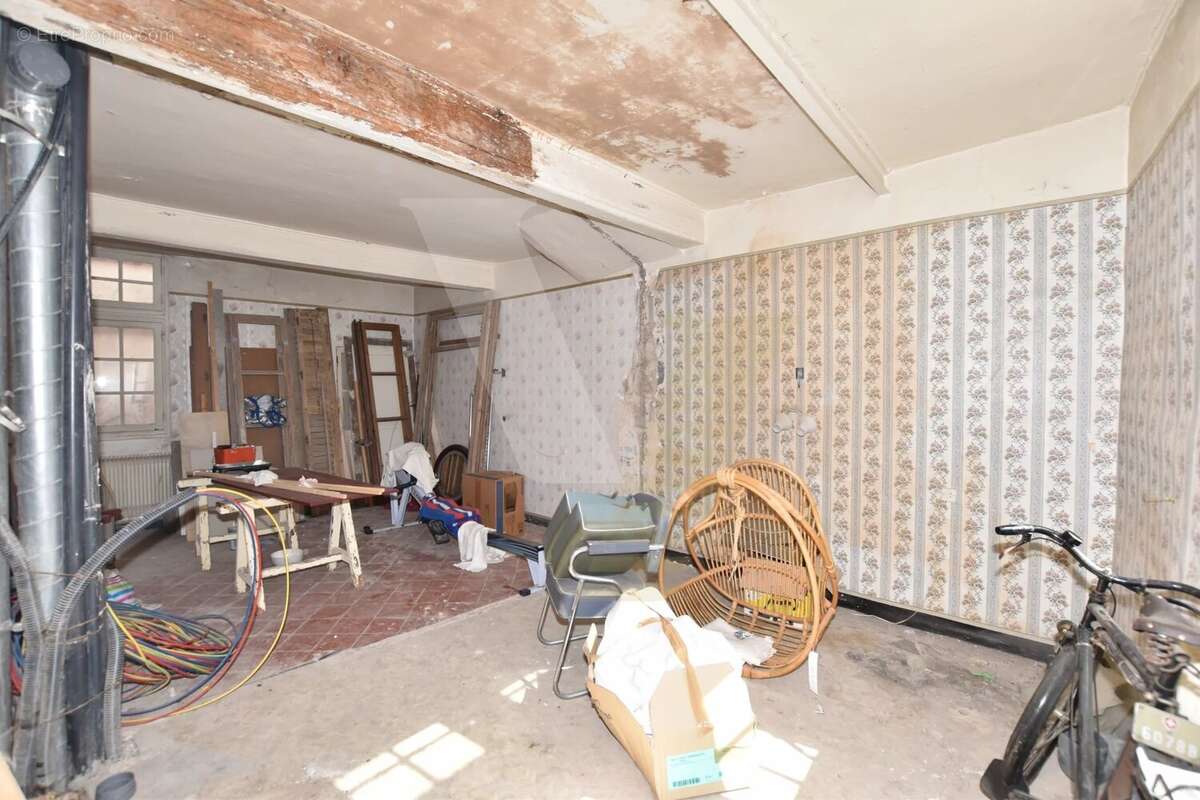 Plateau à rénover avec fort potentiel dans immeuble de caractère - photo 3