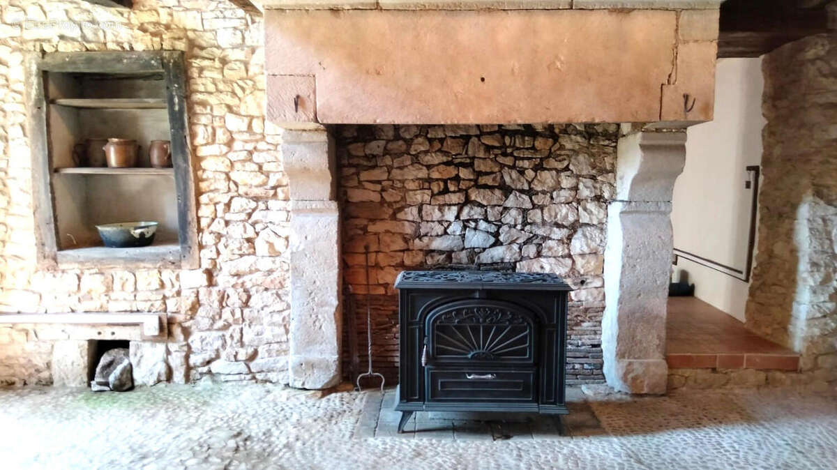 GITE - Maison à CELLEFROUIN