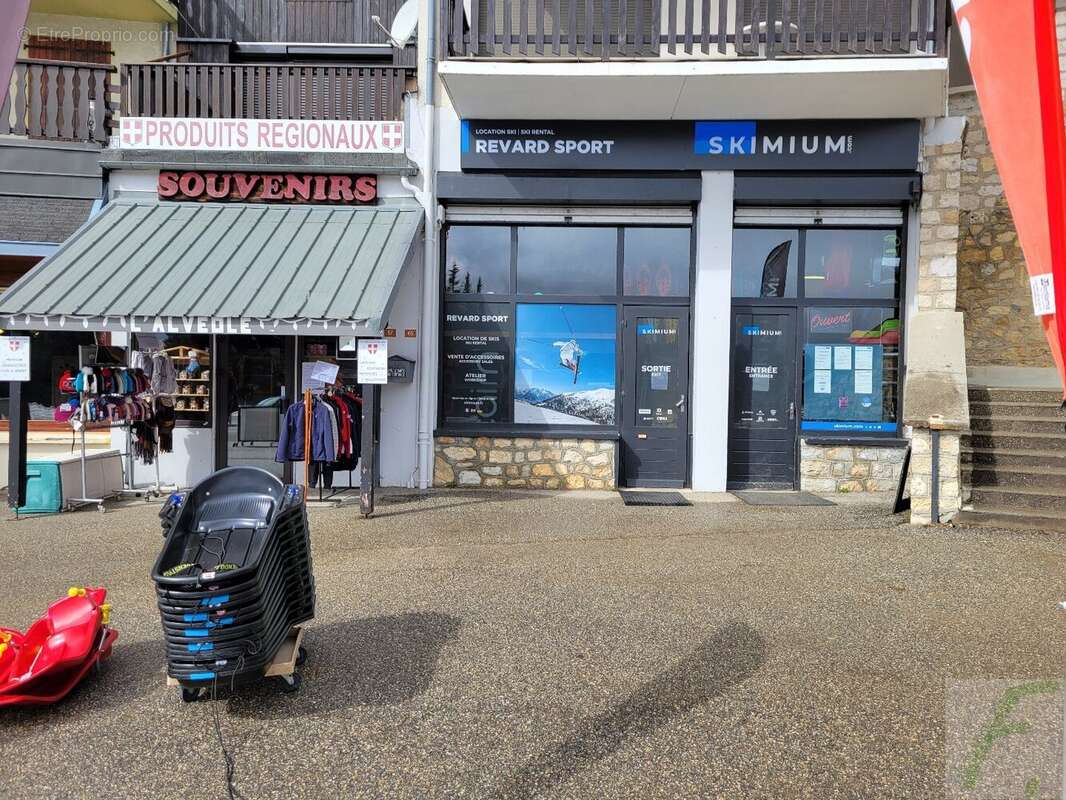 Commerce à LES DESERTS