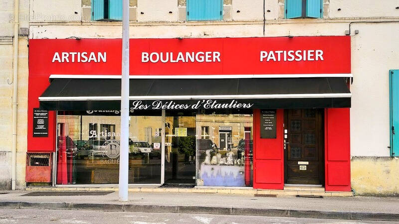 Commerce à ETAULIERS