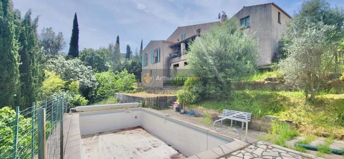 Maison à ROQUEBRUNE-SUR-ARGENS