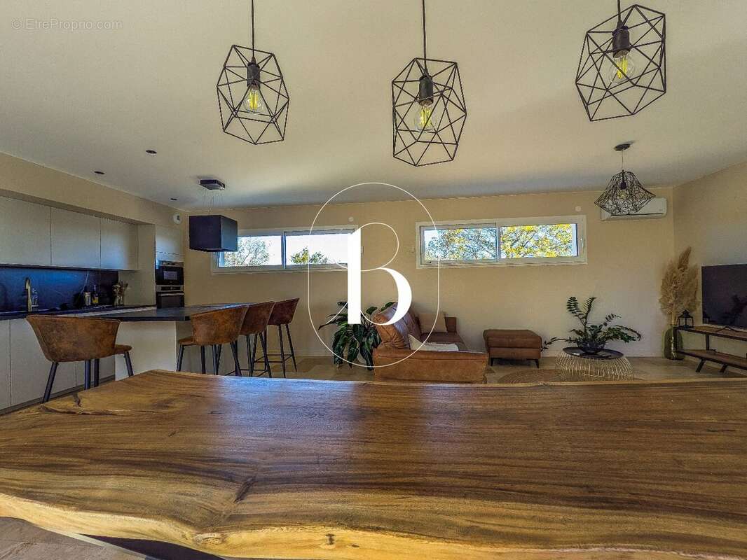 Maison à SAINT-PRIVAT-DE-CHAMPCLOS