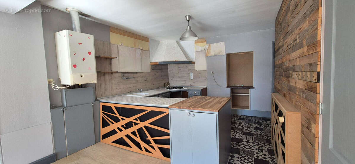 Immeuble à usage mixte - Commerce et habitation - photo 2