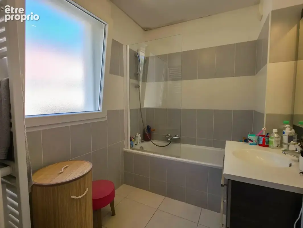 ST ROMAN, NICE OUEST – Maison individuelle 4P avec jardin, double garage et piscine dans la résidence - photo 12