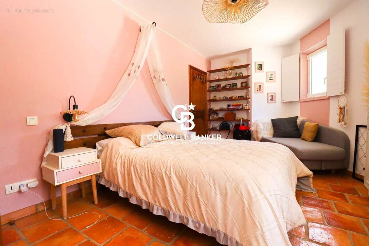 Maison à ROQUEBRUNE-SUR-ARGENS