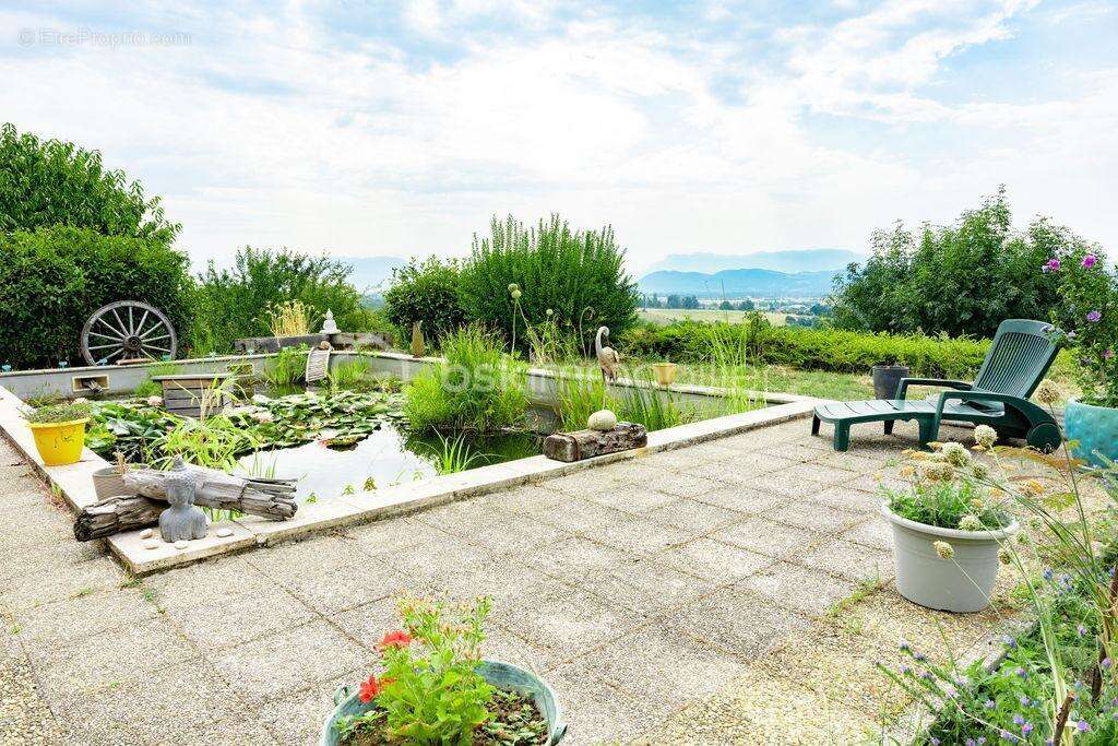 Maison familiale de 141m² sur 5580m² de terrain sur les hauteurs de La Frette avec vue magnifique ! - photo 4