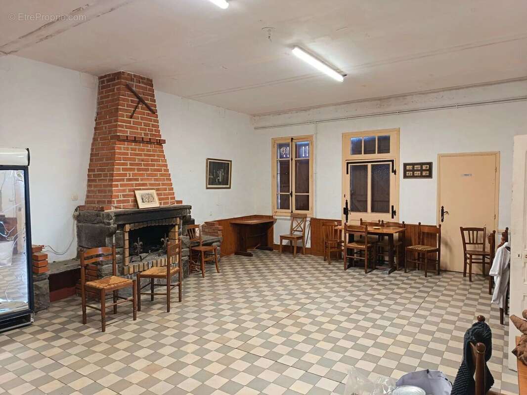 Commerce à AUZAT-LA-COMBELLE