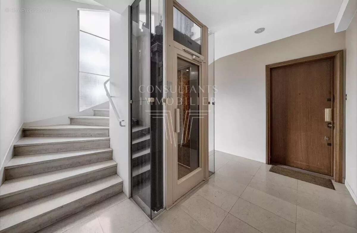 Appartement à NEUILLY-SUR-SEINE