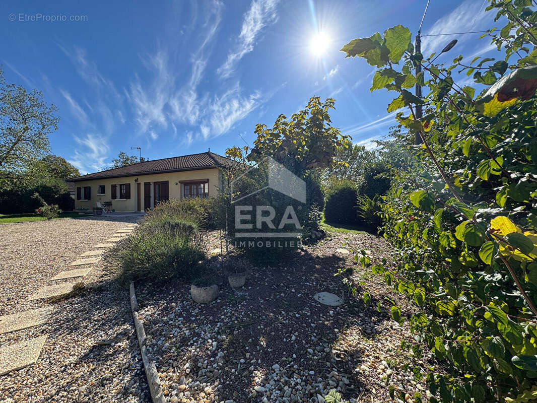 Maison à SAINT-ASTIER