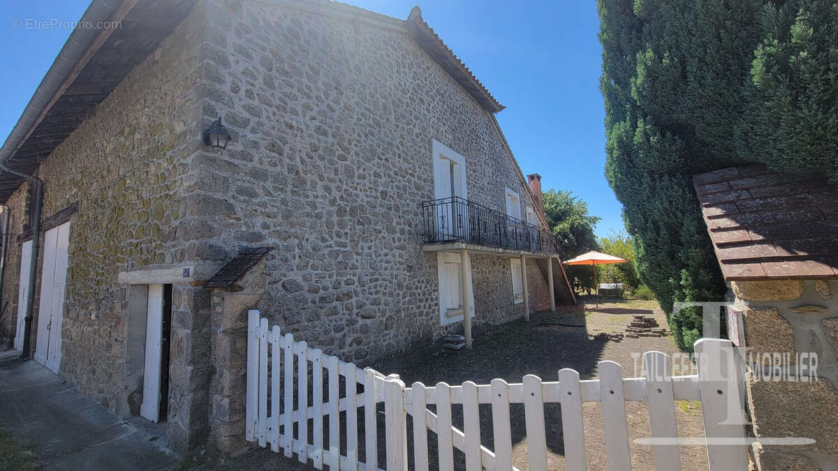 Maison 107 m² à Saint-Saud-Lacoussiere  - photo 4