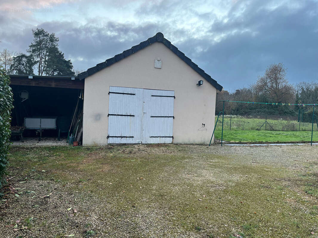 Maison à MEHUN-SUR-YEVRE