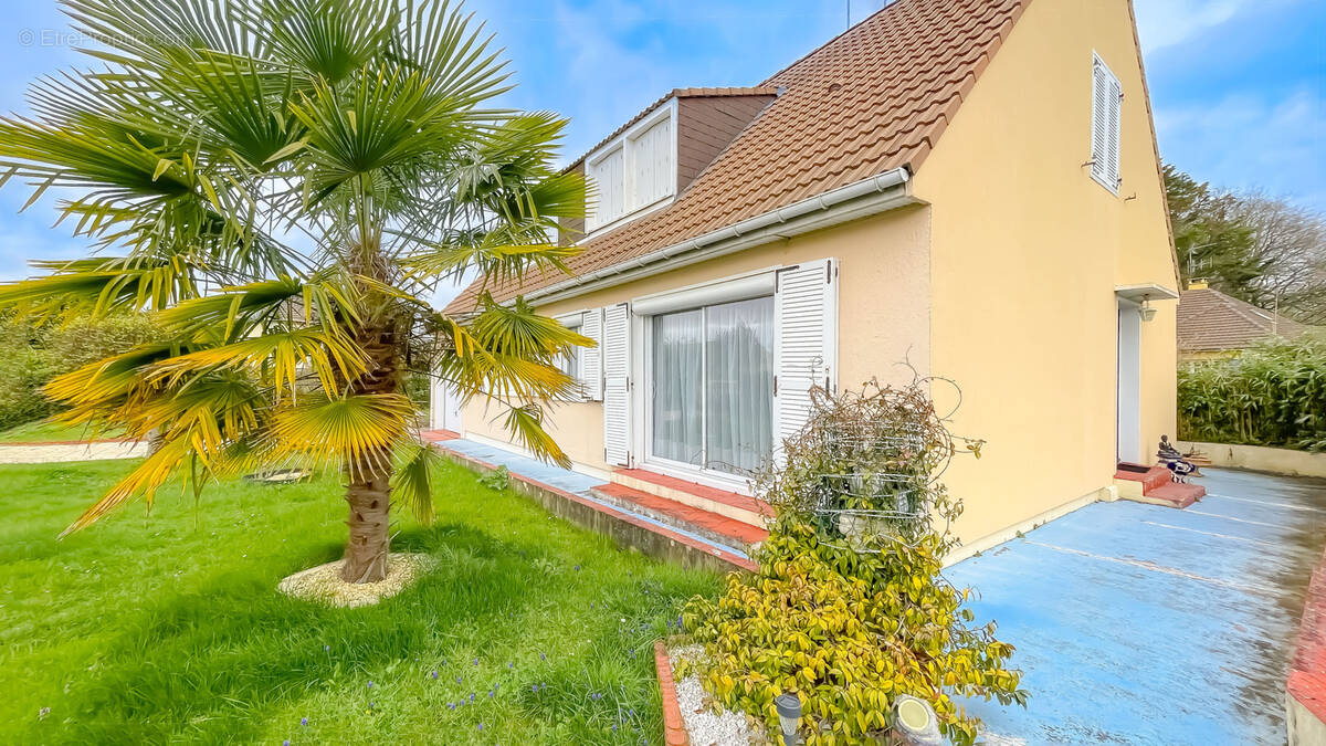 Maison à YVRE-L'EVEQUE