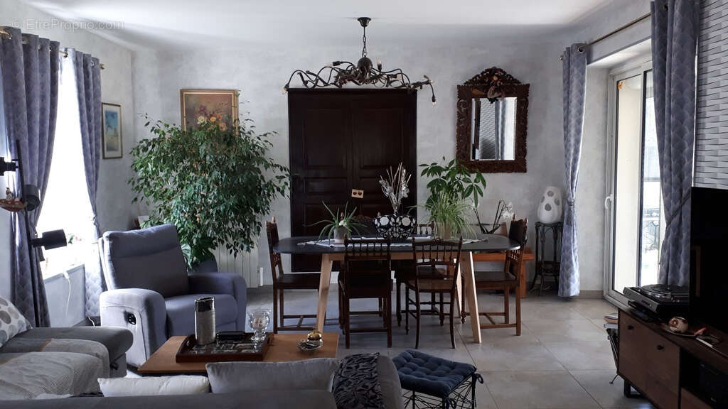 Maison à MONTMARAULT