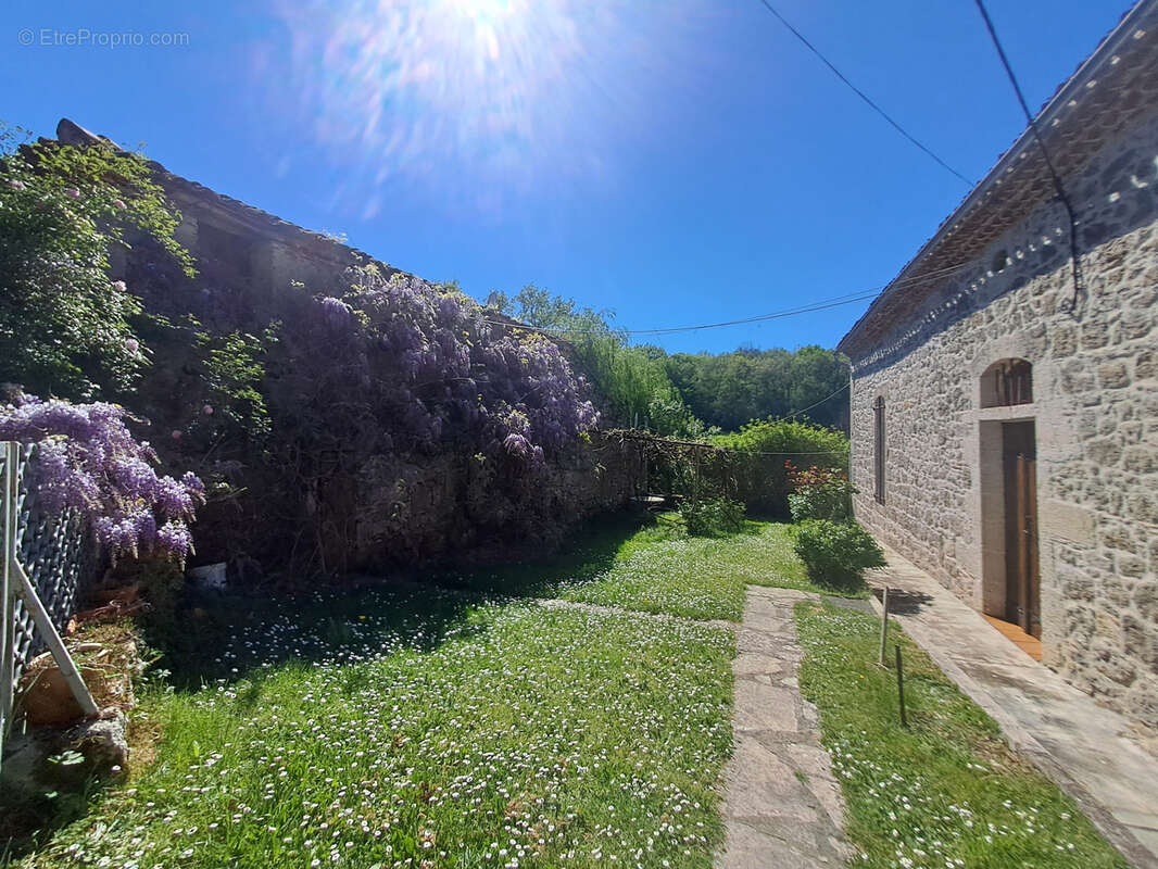 Maison à PORT-SAINTE-MARIE
