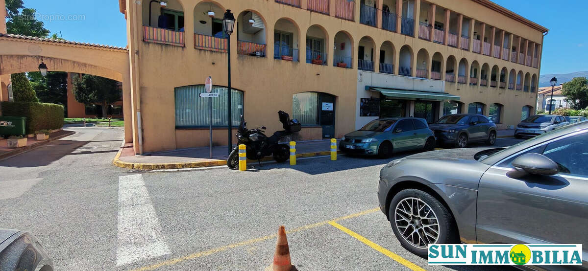 Parking à VILLENEUVE-LOUBET