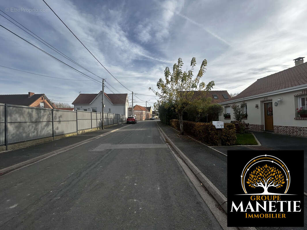 Parking à IZEL-LES-EQUERCHIN