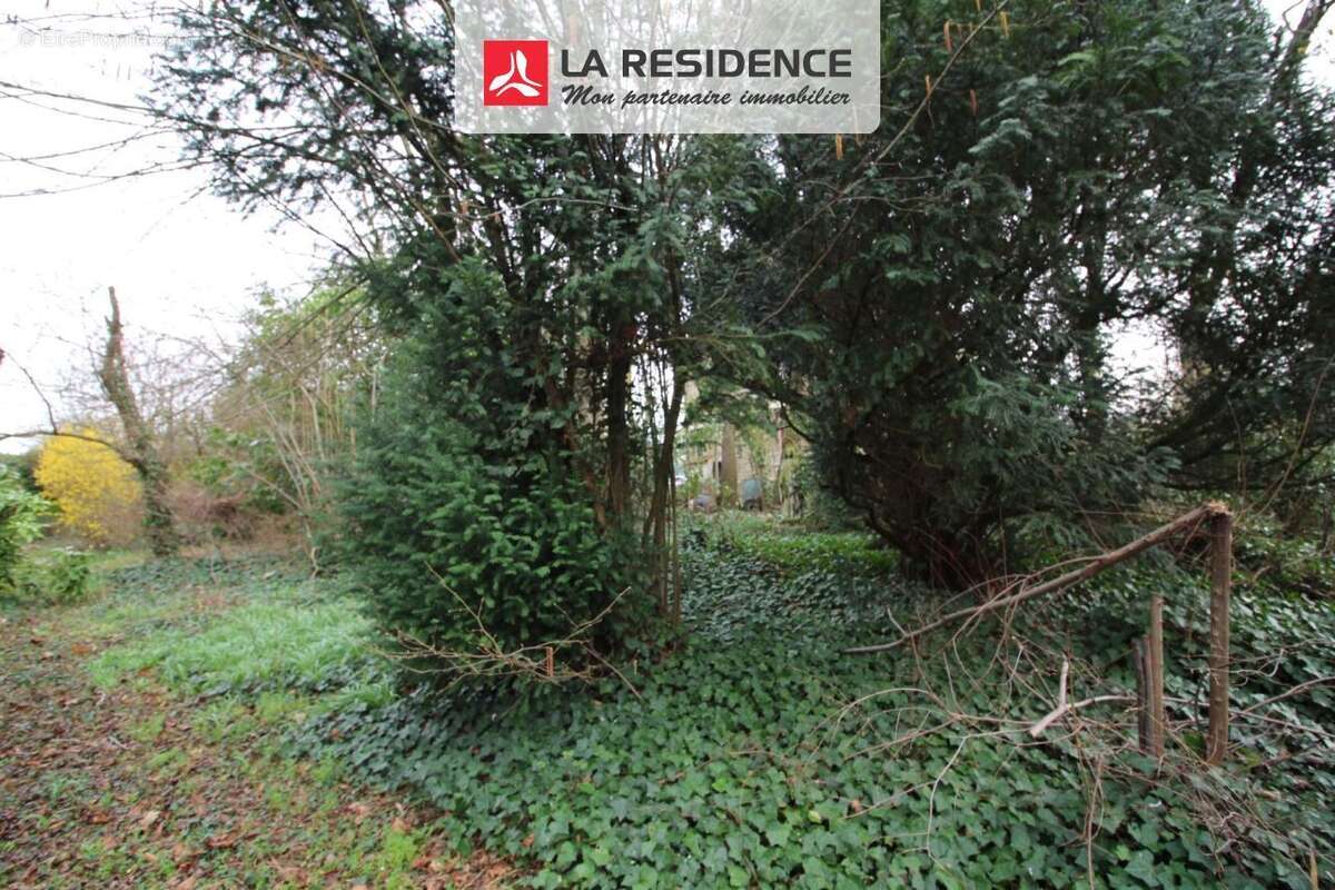 Terrain à LES MUREAUX