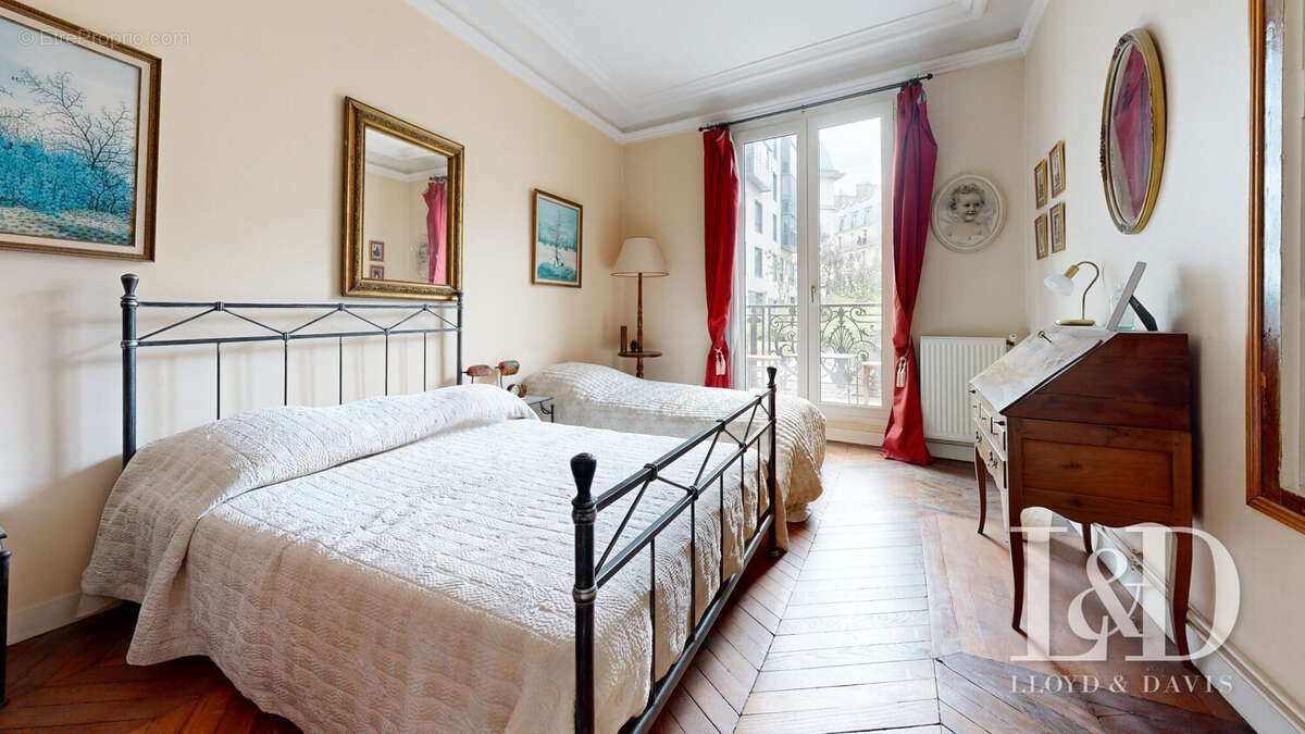 Appartement à PARIS-1E