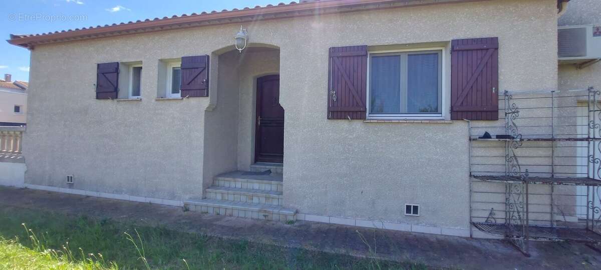 Villa de type T5 au Grau d'agde de 121m² environ sur une parcelle de 1 000m² environ. - photo 5
