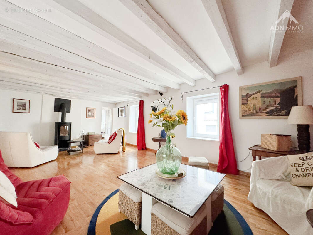 Maison à PERON