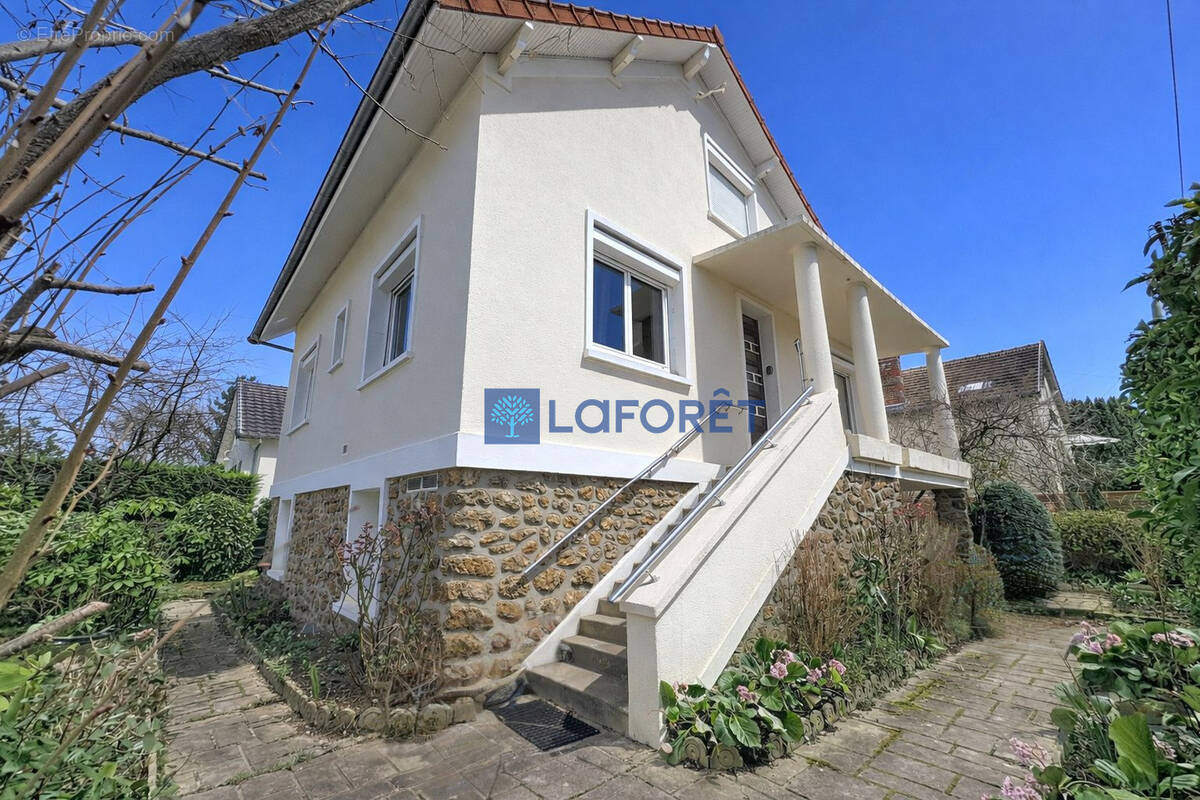 Maison à SAVIGNY-SUR-ORGE