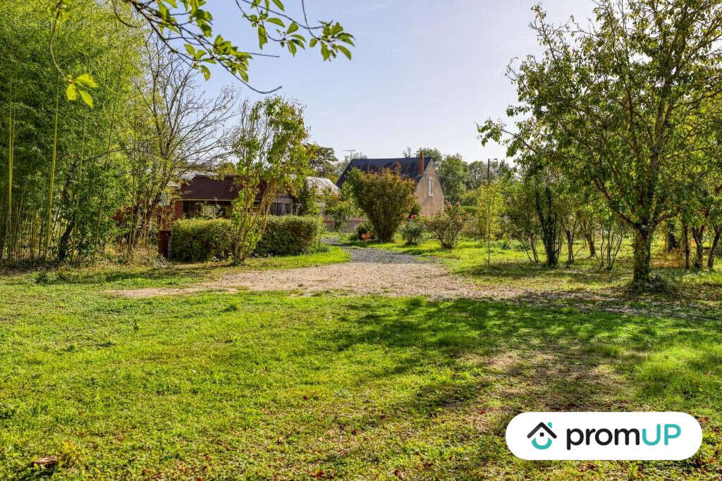 Terrain à LA CHAPELLE-SAINT-LAURIAN