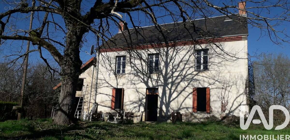 Photo 1 - Maison à MARCILLAT-EN-COMBRAILLE