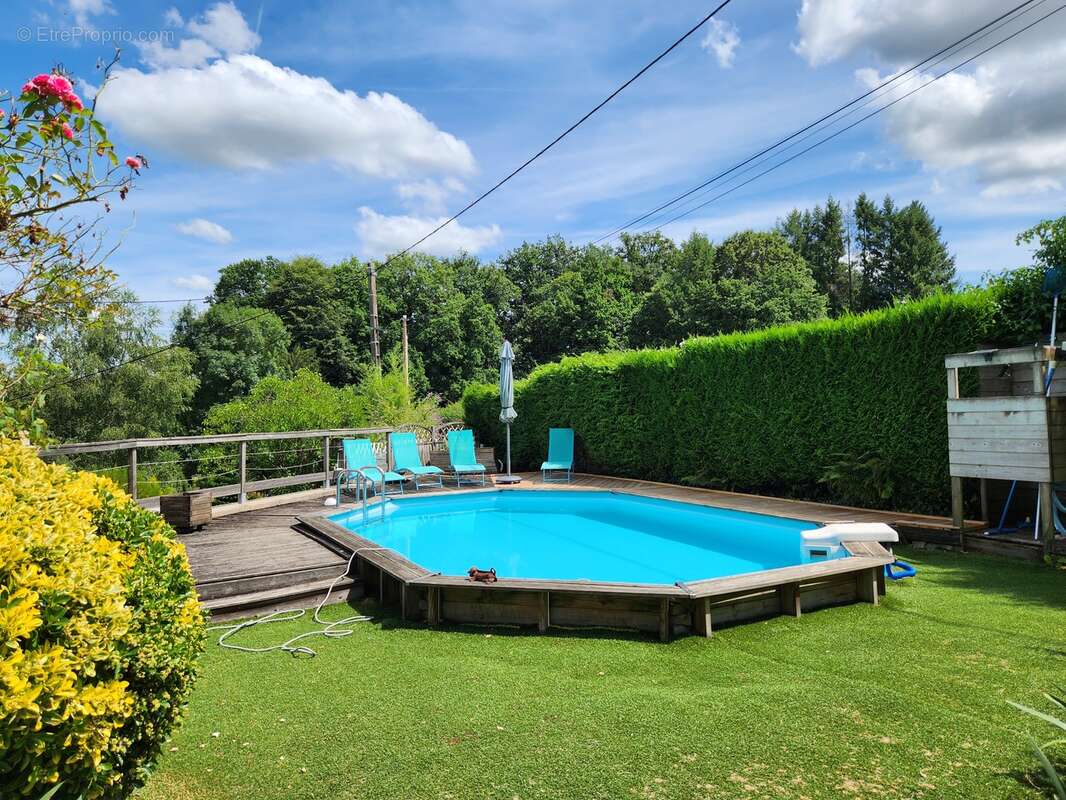 Maison à SAINT-LEONARD-DE-NOBLAT