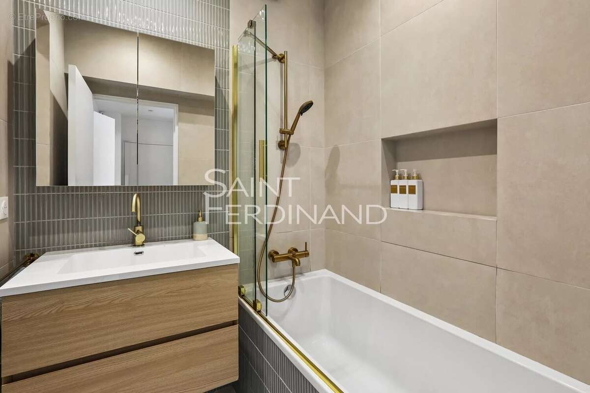 Appartement à NEUILLY-SUR-SEINE