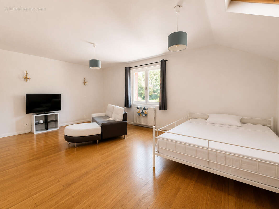 Oyonnax · Maison ~200 m2 · 3 niveaux · terrain 667 m2 · vue montagne · - photo 15