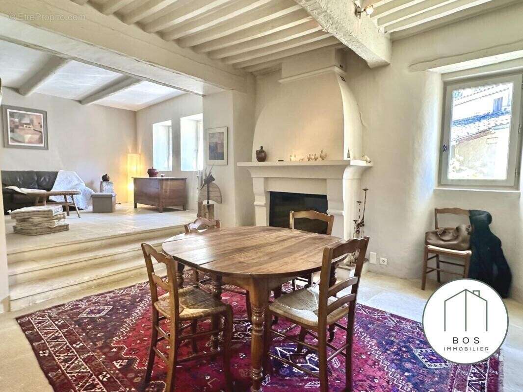 Maison à OPPEDE