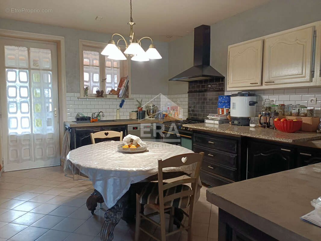 Maison 209 m² à Pressac  - photo 3