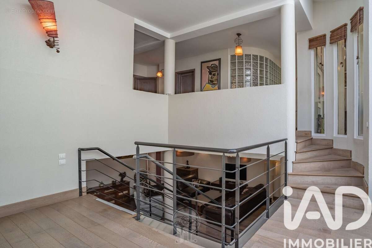 Maison 238 m² à Sainte-Ruffine  - photo 8
