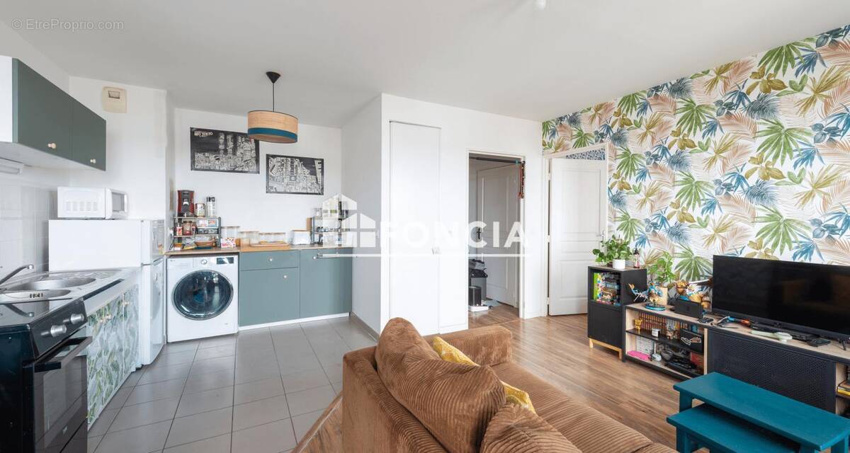 Appartement à AVRILLE